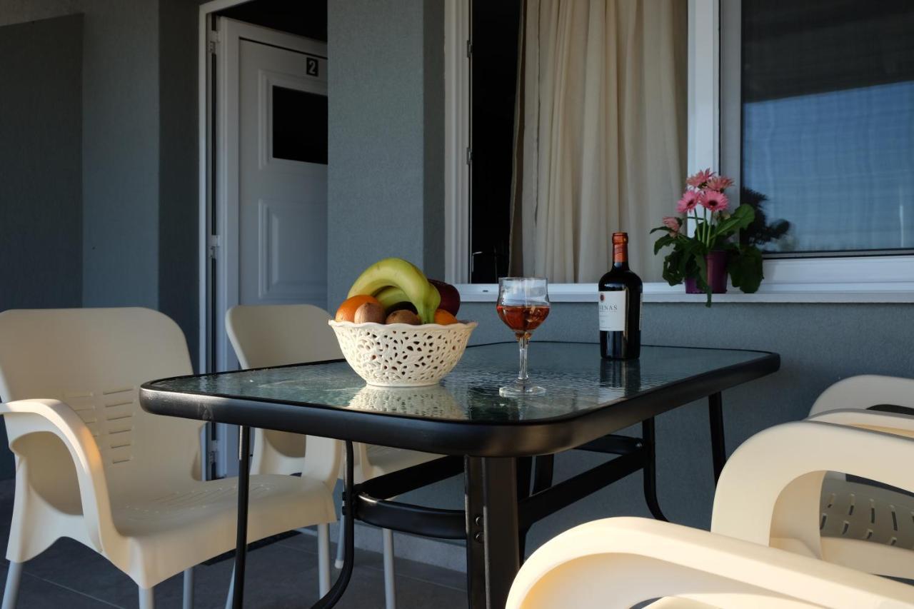 Onar By The Sea Luxurious Apartments Flojitá Kültér fotó